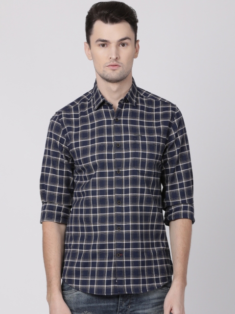 

Toss Winner Men Navy Blue Regular Fit Checked Casual Shirt