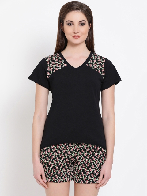 

Clovia Women Black Floral Printed Night suit LS0353P13XL