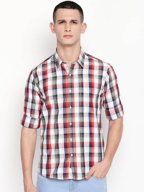 

Solemio Men White & Red Regular Fit Checked Casual Shirt