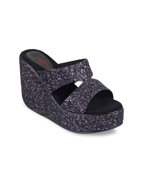 

Metro Women Black Solid Sandals