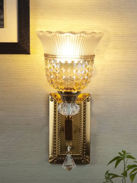 

THE LIGHT STORE Gold-Toned & White Textured Wallchiere