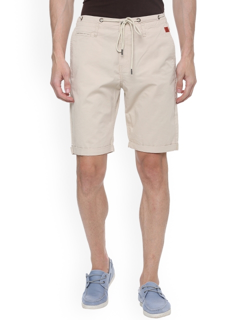 

People Men Beige Solid Regular Fit Regular Shorts