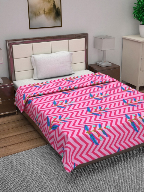 

Divine Casa Pink & Blue Geometric AC Room 110 GSM Single Bed Quilt