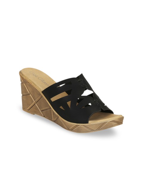 

Get Glamr Women Black Solid Mules
