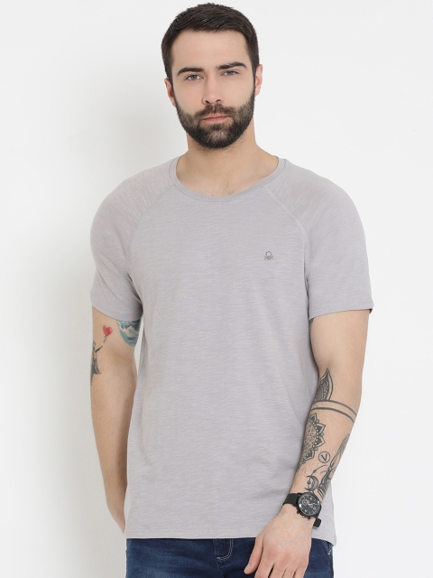 

United Colors of Benetton Men Grey Solid Round Neck T-shirt