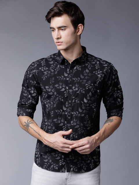 

LOCOMOTIVE Men Black Slim Fit Printed Casual Shirt