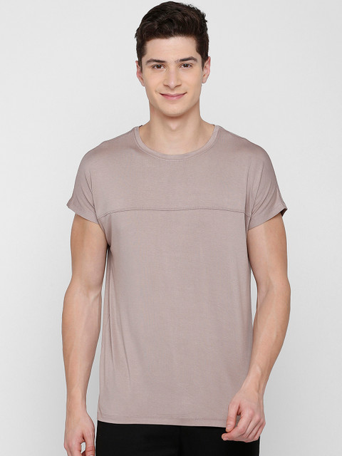 

SKULT by Shahid Kapoor Men Taupe Solid Round Neck T-shirt
