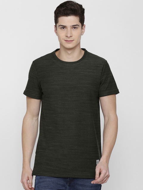 

SKULT by Shahid Kapoor Men Green Solid Round Neck T-shirt