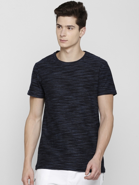 

SKULT by Shahid Kapoor Men Black Solid Round Neck T-shirt