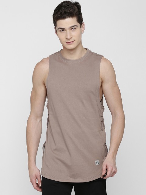 

SKULT by Shahid Kapoor Men Brown Solid Round Neck T-shirt