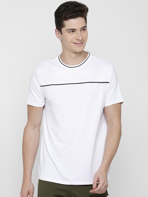 

SKULT by Shahid Kapoor Men White Solid Round Neck T-shirt