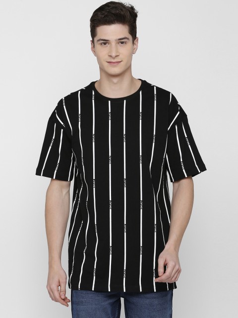 

SKULT by Shahid Kapoor Men Black Striped Round Neck T-shirt