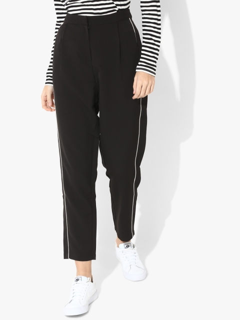 

Black Solid Regular Fit Chinos