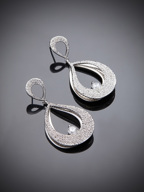

shaze Silver-Toned Oval Drop Earrings