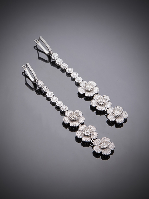 

shaze Silver-Toned Floral Drop Earrings