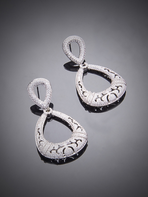 

shaze Silver-Toned Oval Drop Earrings