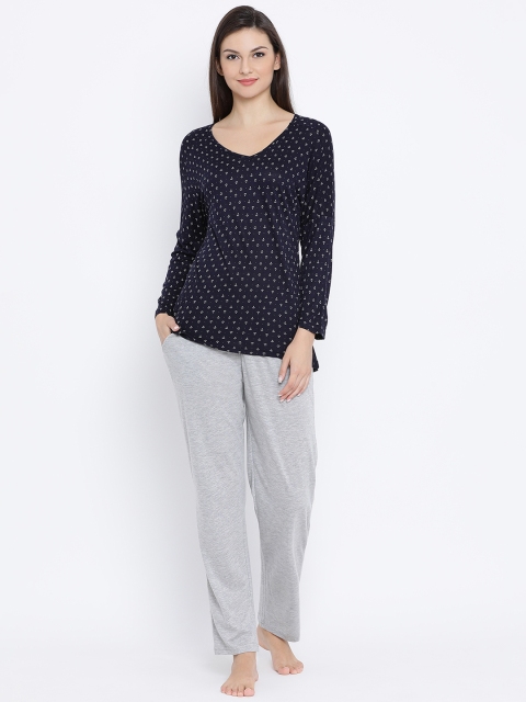 

Clovia Women Blue & Grey Printed Night suit LS0429P08