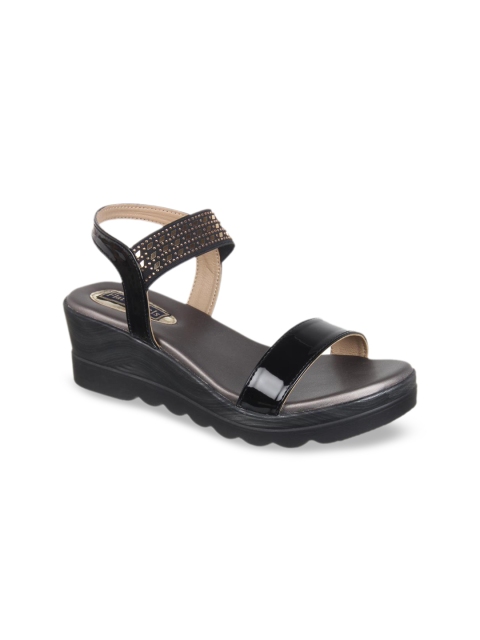 

Flat n Heels Women Black Solid Sandals