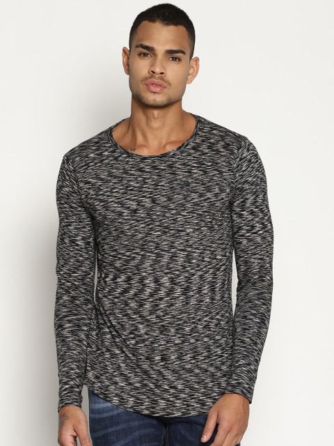 

IMPACKT Men Black Printed Round Neck T-shirt
