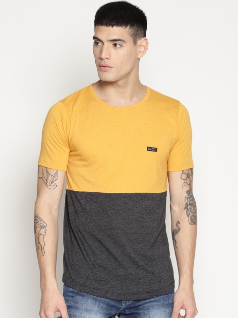 

IMPACKT Men Yellow Colourblocked Round Neck T-shirt