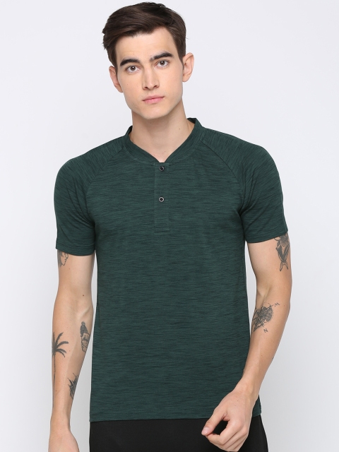 

PERFKT-U Men Green Solid V-Neck T-shirt