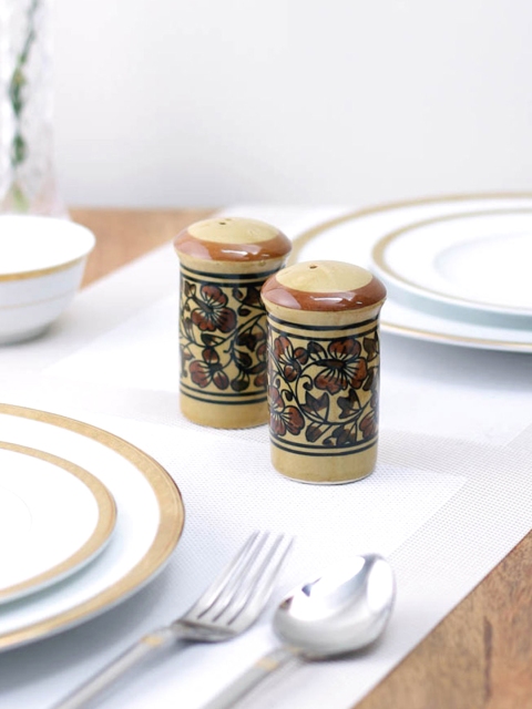 

VarEesha Set of 2 Brown Ceramic Salt n Pepper Set
