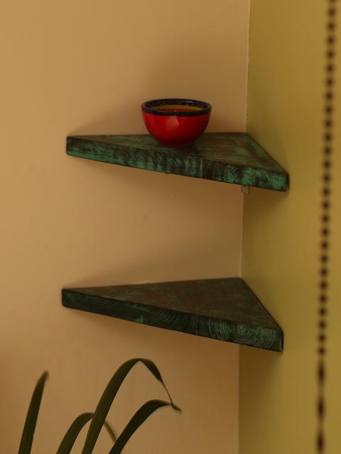 

ExclusiveLane Blue Wood Corner Antique Finish Set of 2 Wall Shelf