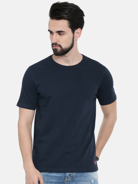 

IMYOUNG Men Navy Blue Solid Round Neck T-shirt