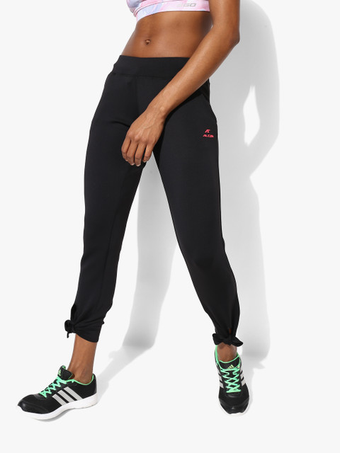 

Alcis Women Black Solid Cropped Yoga Trackpants