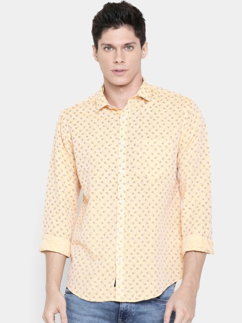 

Linen Club Men Yellow Regular Fit Printed Casual Shirt