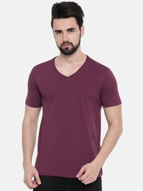 

IMYOUNG Men Purple Solid V-Neck T-shirt