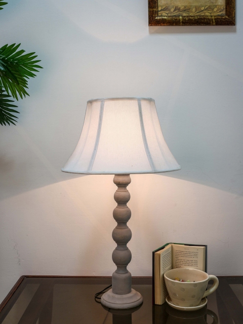 

Grated Ginger Grey & White Solid Handcrafted Table Lamp
