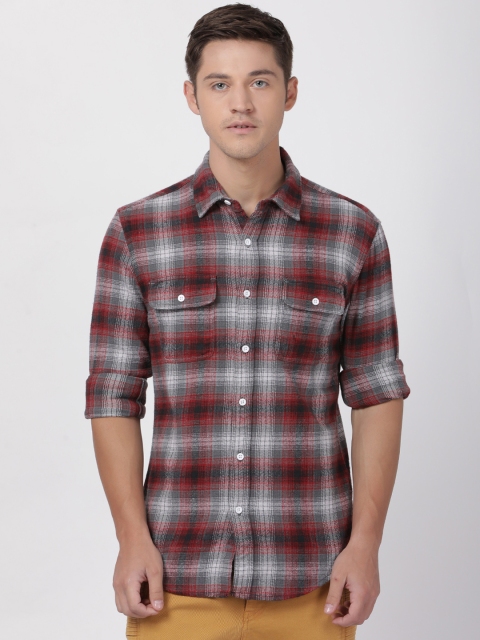 

Blue Saint Men Maroon & White Slim Fit Checked Casual Shirt