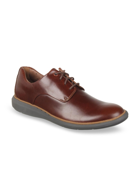 

Clarks Men Tan Brown Leather Derbys