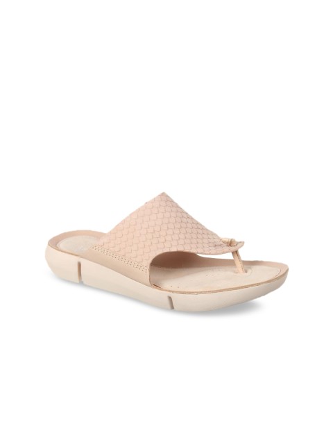 

Clarks Women Pink Textured Leather Open Toe Flats