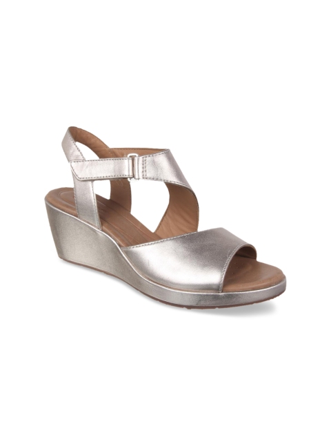 

Clarks Women Gold-Toned Solid Leather Heels