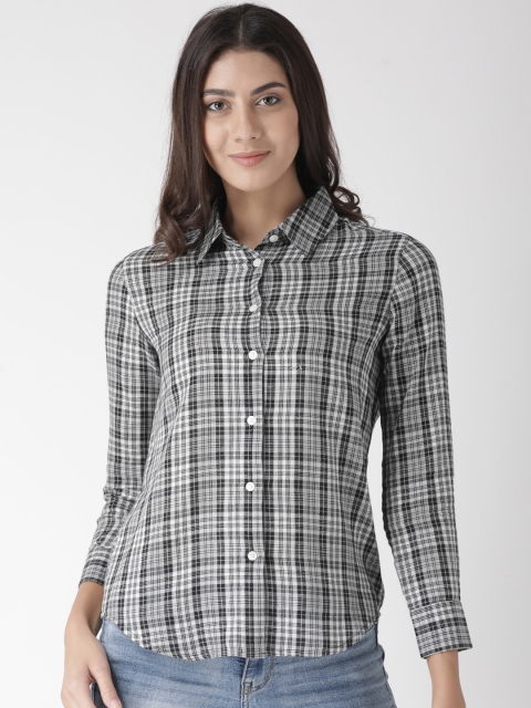 

The Vanca Women Black & White Regular Fit Checked Casual Shirt