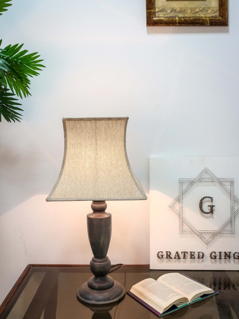 

Grated Ginger Black & Beige Solid Handcrafted Table Lamp