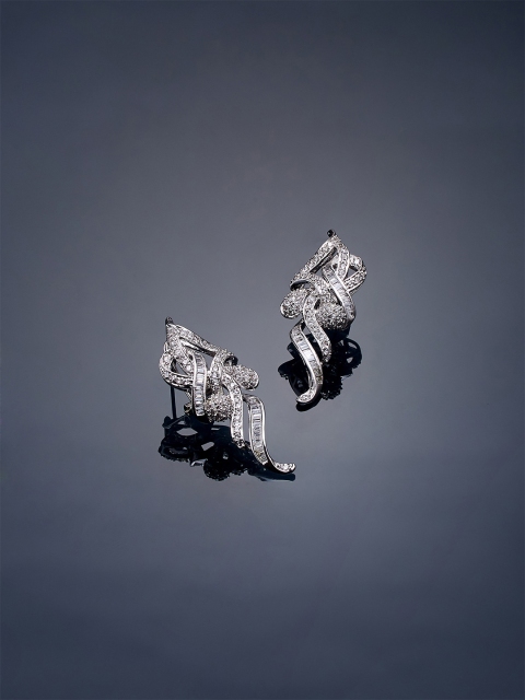 

shaze Silver-Plated Contemporary Studs