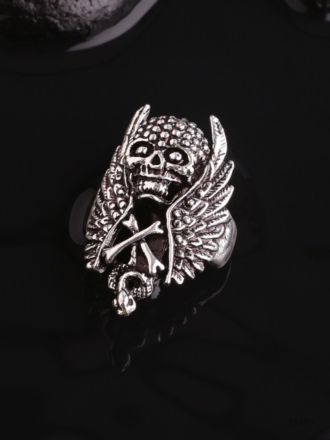 

Darre by Voylla Men Silver-Toned Brooch