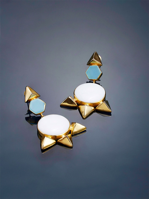 

shaze White & Blue Gold-Plated Geometric Drop Earrings