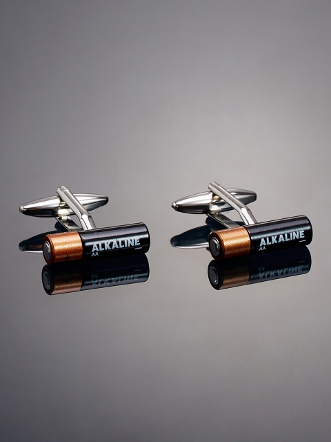 

shaze Black & Brown Silver-Plated Epoxy Finish Printed Battery-Shaped Cufflinks