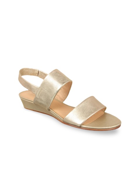 

Clarks Women Gold-Toned Solid Leather Heels