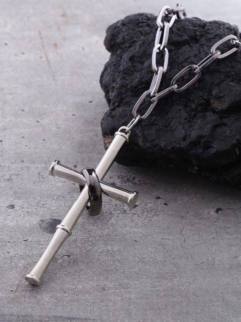 

Dare by Voylla Men Silver-Plated & Black Pendant with Chain