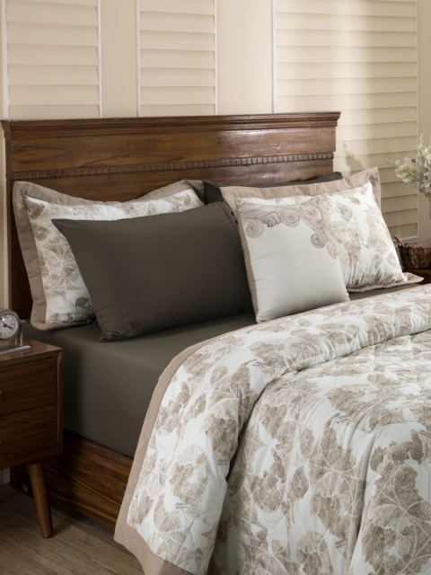 

MASPAR Beige Printed Polycotton 115GSM Double Quilt Set