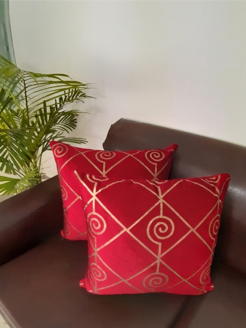 

Avira Home Red Set of 2 Solid Square Cushion Covers