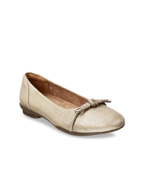 

Clarks Women Gold-Toned Textured Leather Ballerinas