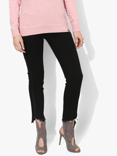 

GAS Women Black Slim Fit Mid-Rise Clean Look Stretchable Cropped Jeans