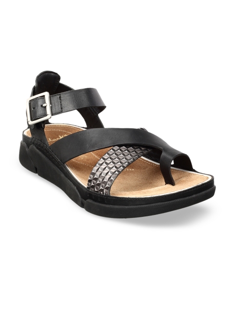 

Clarks Women Black Textured Leather One Toe Flats