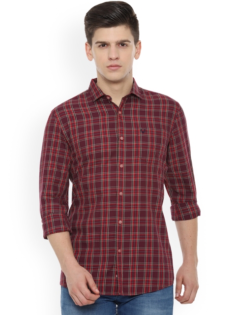 

Solly Jeans Co. Men Maroon Regular Fit Checked Casual Shirt